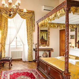 U Hotel